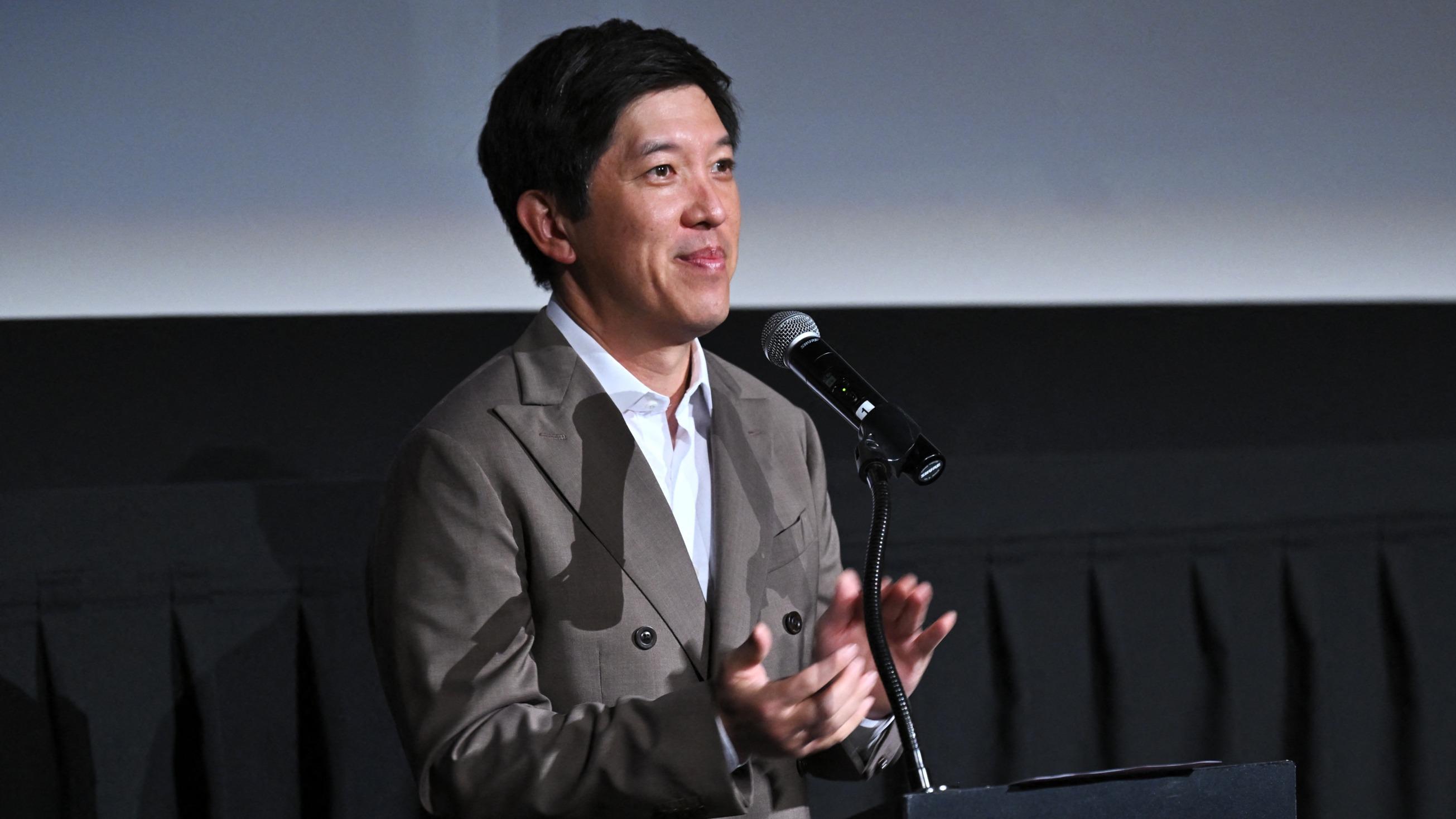 Coupes d’effectifs, tensions avec Greta Gerwig… Les raisons du licenciement de Dan Lin, patron du cinéma chez Netflix thumbnail