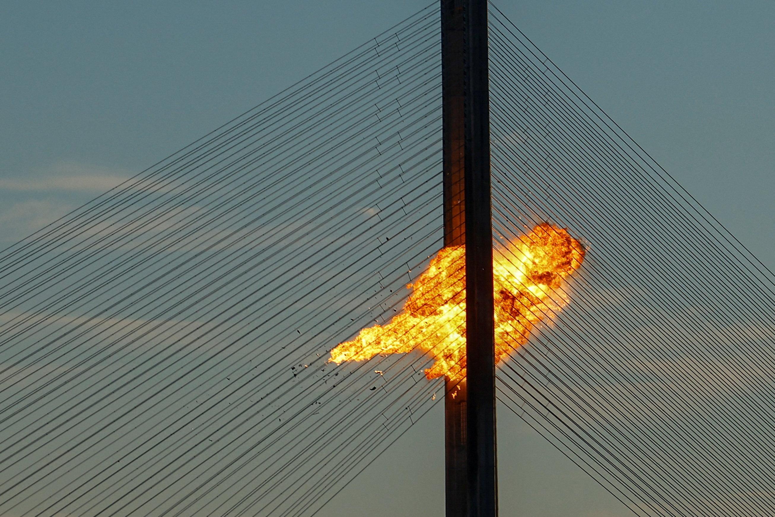 Guerre en Ukraine: un nouveau grand pont de Kiev touché par une frappe russe