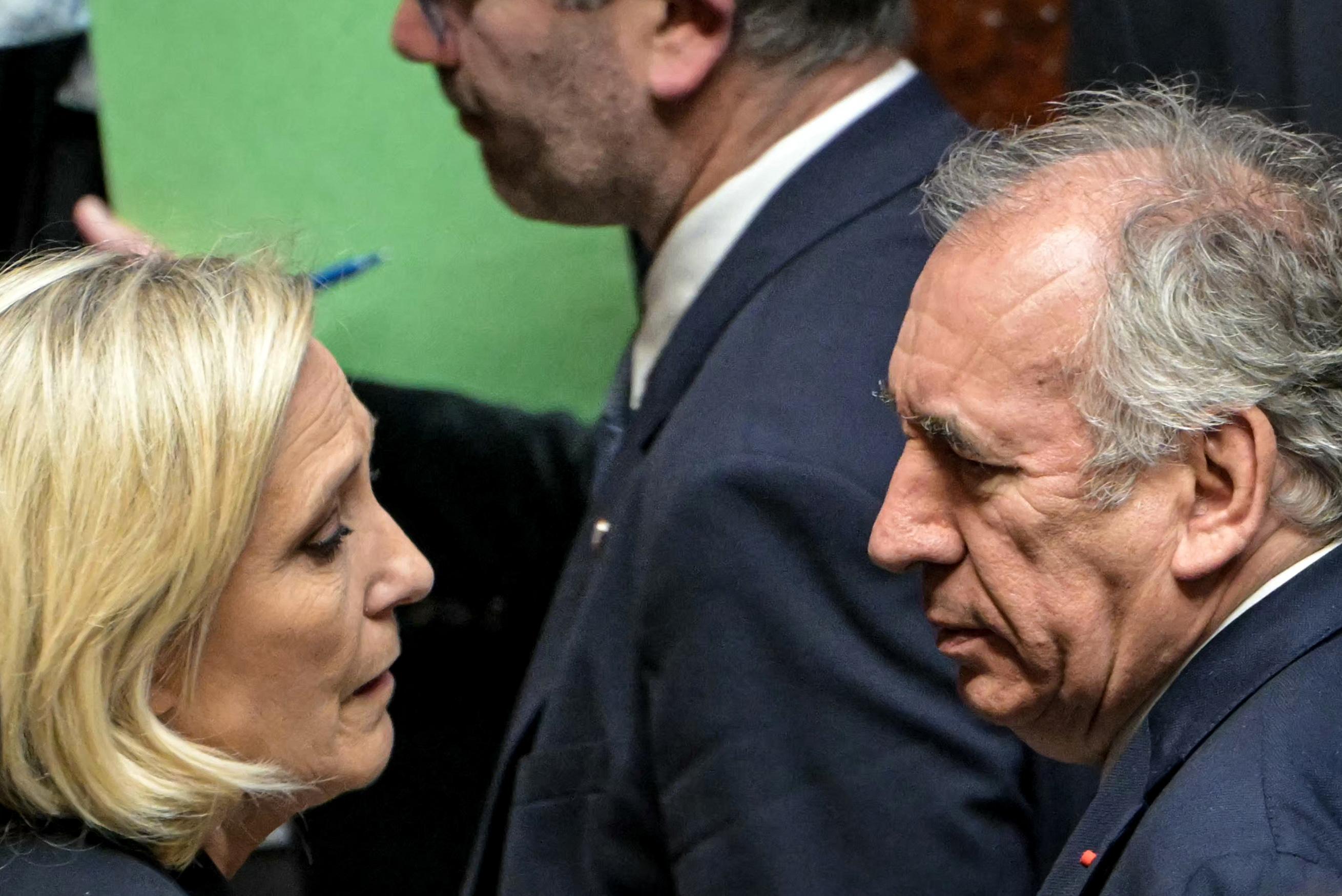 Réduire l’aide médicale de l’État, le va-tout de François Bayrou pour séduire le RN