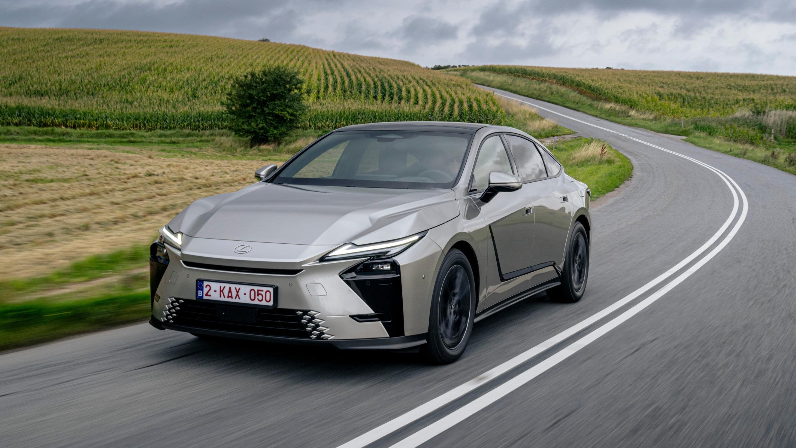 La berline Lexus ES ouvre ses portes à l’électrique