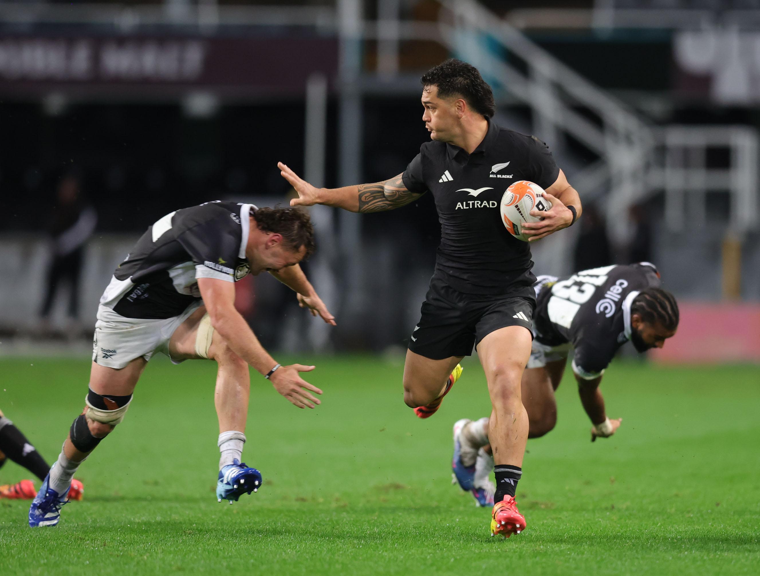 Rugby : les All Blacks écrasent les Sharks pour leurs retrouvailles avec Ma’a Nonu