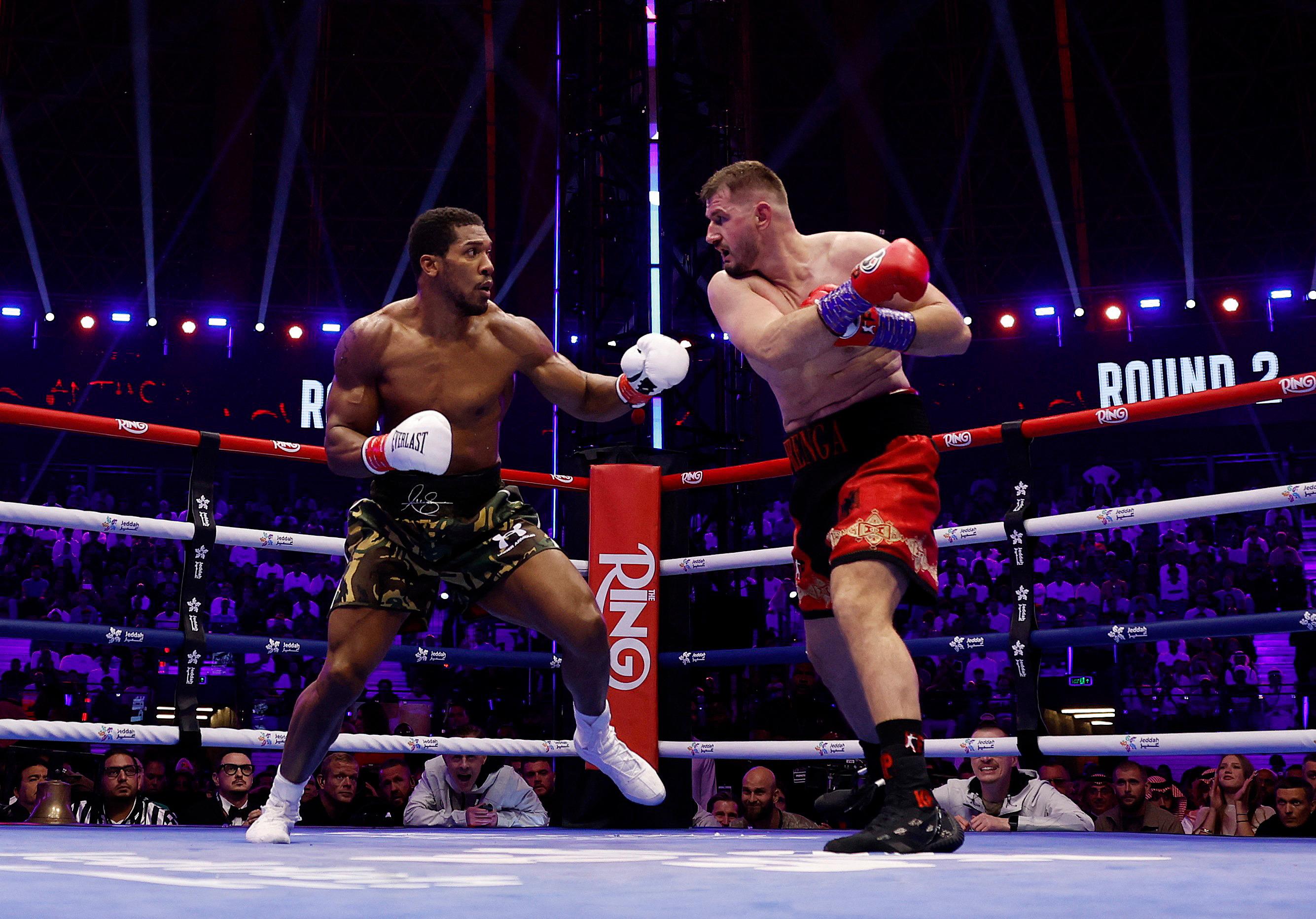 Boxe: dans la douleur, Joshua l'emporte par KO face à Prenga