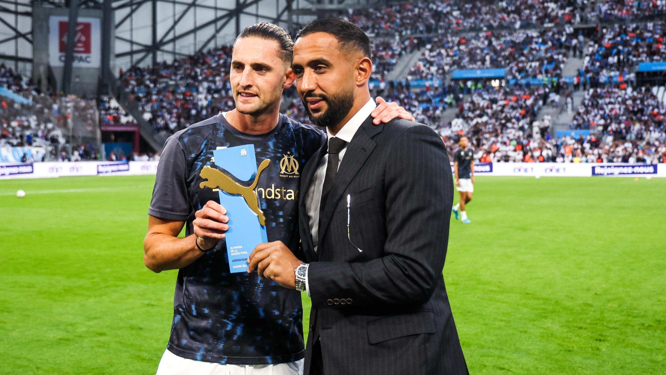 Foot : Adrien Rabiot et Medhi Benatia sur la scène du concert de Jul au Vélodrome