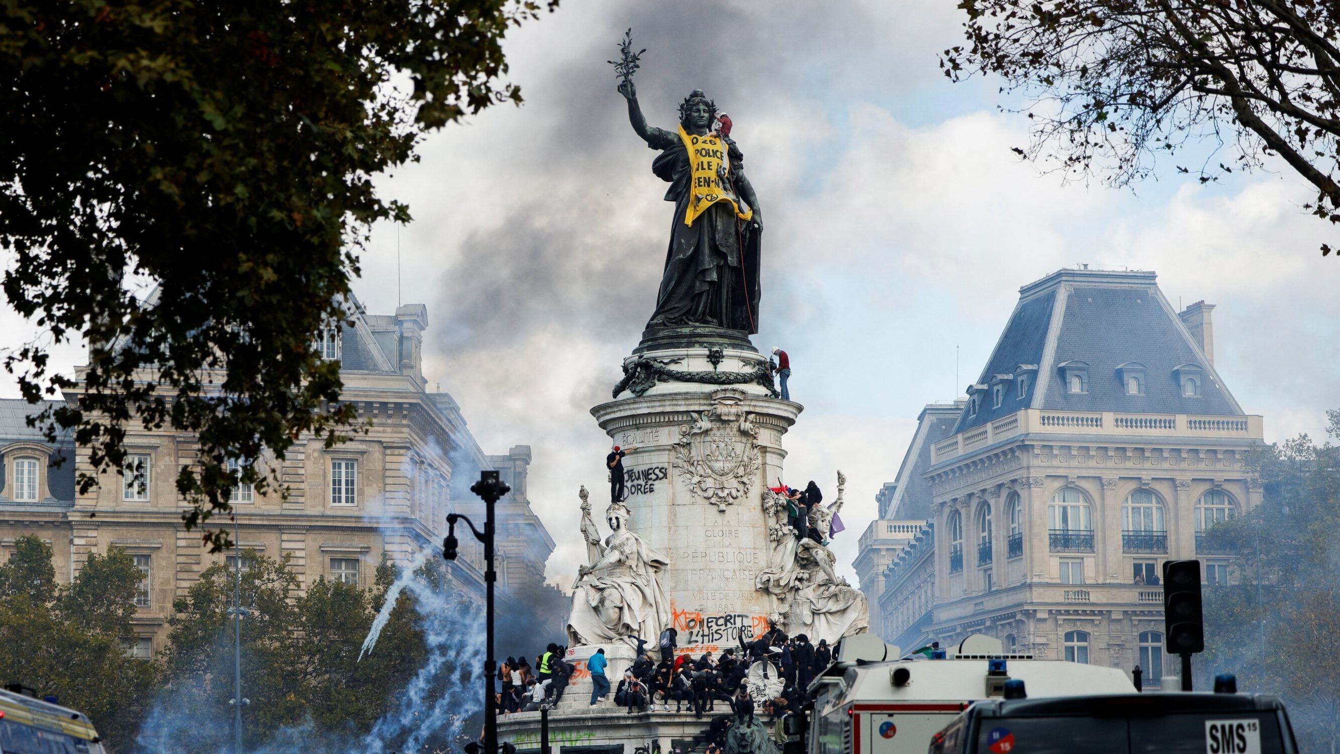 Ce nouveau mouvement des « gilets jaunes » qui penche vers la gauche radicale