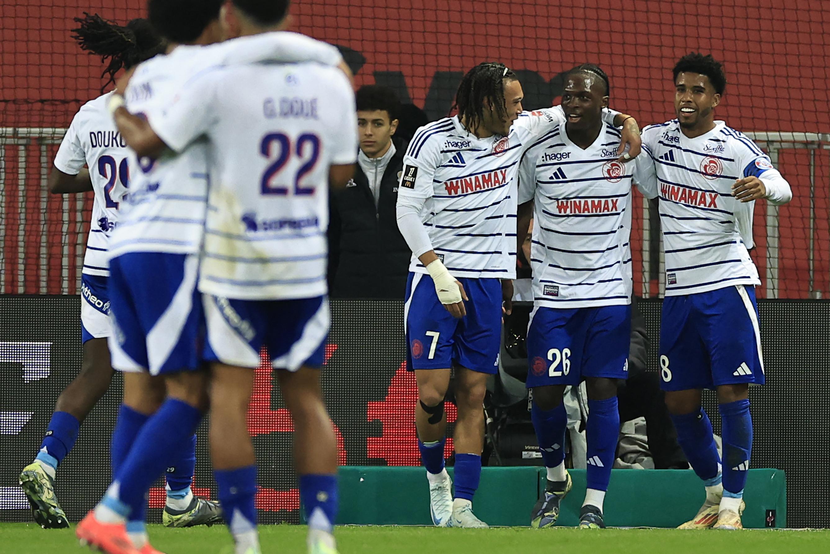 EN DIRECT - Nice-Strasbourg : stade quasi vide, faux rythme, les Aiglons sont menés dans un match terne