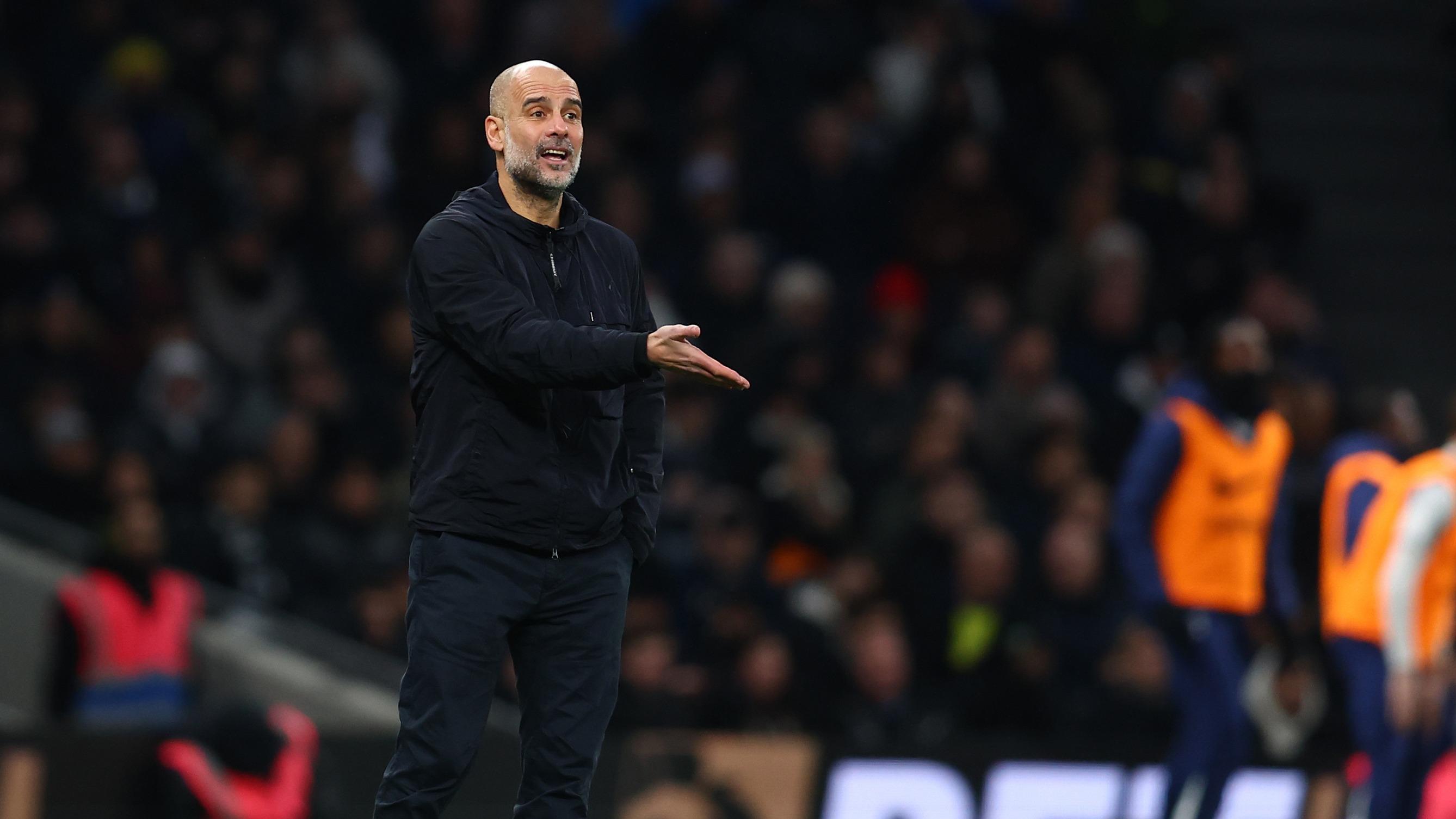Manchester City : «ça me rend un peu grincheux», Guardiola ironise sur les critiques autour du mercato