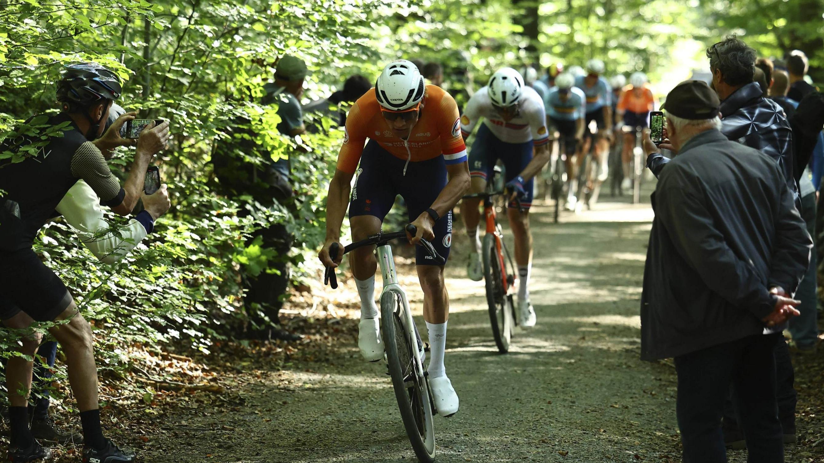 Cyclo-cross : toujours souffrant aux côtes, van der Poel fait l’impasse sur la Coupe du monde à Termonde