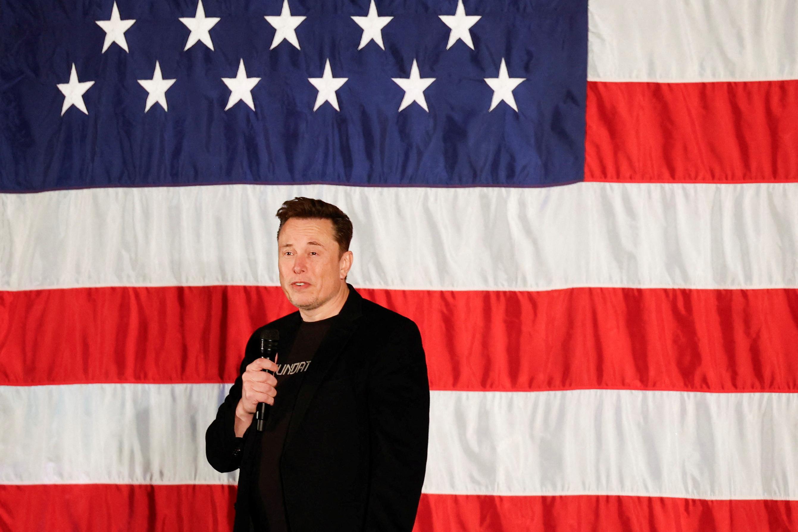 Amende, peine de prison... Avec son don quotidien d'un million de dollars aux électeurs des Swing States, que risque Elon Musk ?