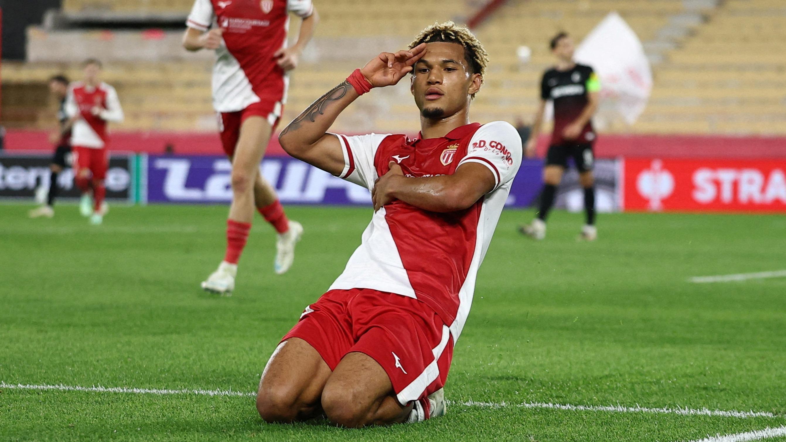 Ligue Conférence : en vidéo, le superbe sombrero et le but de Brunner qui lancent Monaco contre Fribourg