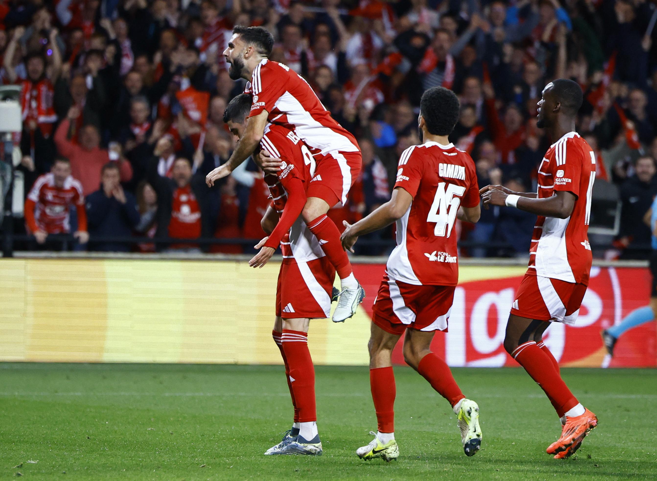 EN DIRECT - Brest-Leverkusen : d’un but génial, Lees-Melou égalise pour les Bretons