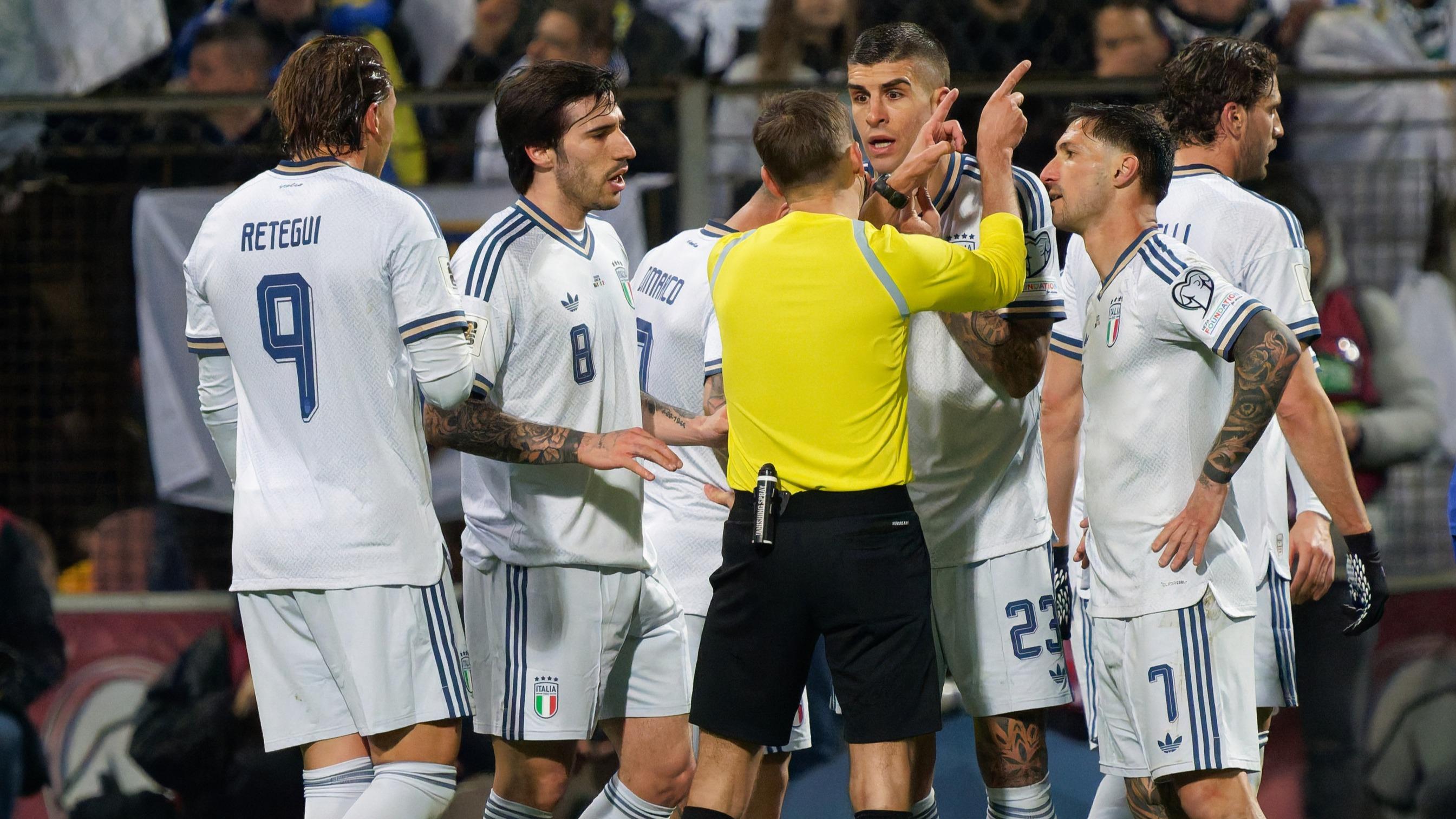 EN DIRECT - Qualifications Coupe du monde : scénario cauchemardesque pour l’Italie, réduite à 10 et poussée en prolongation par la Bosnie
