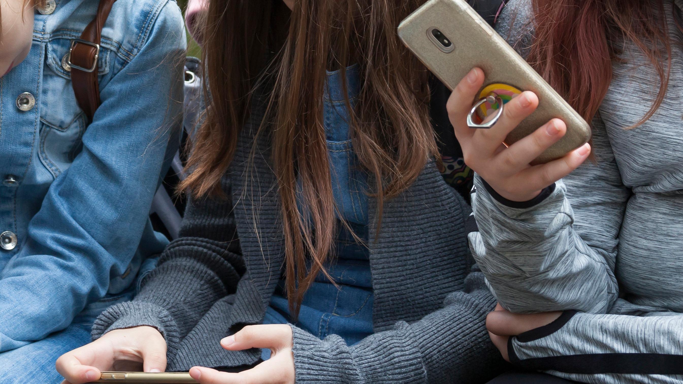 «C’est rentré dans les mœurs» : au sud de Lyon, un collège sans portable pour «couper l’addiction»