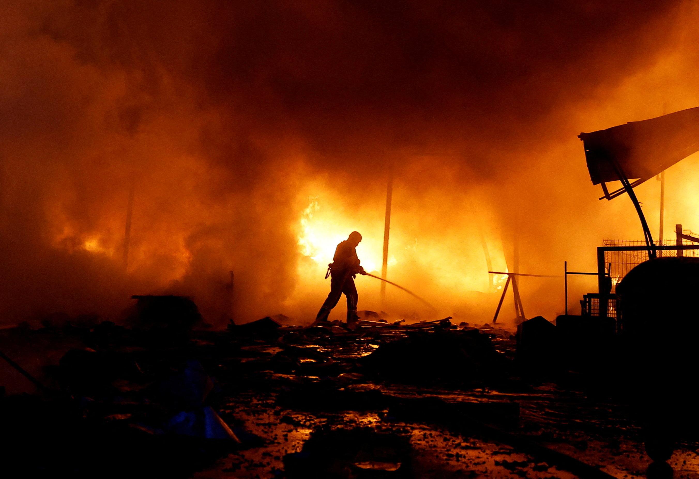 Guerre en Ukraine : la Russie reprend ses attaques aériennes sur Kiev, faisant au moins deux morts et sept blessés