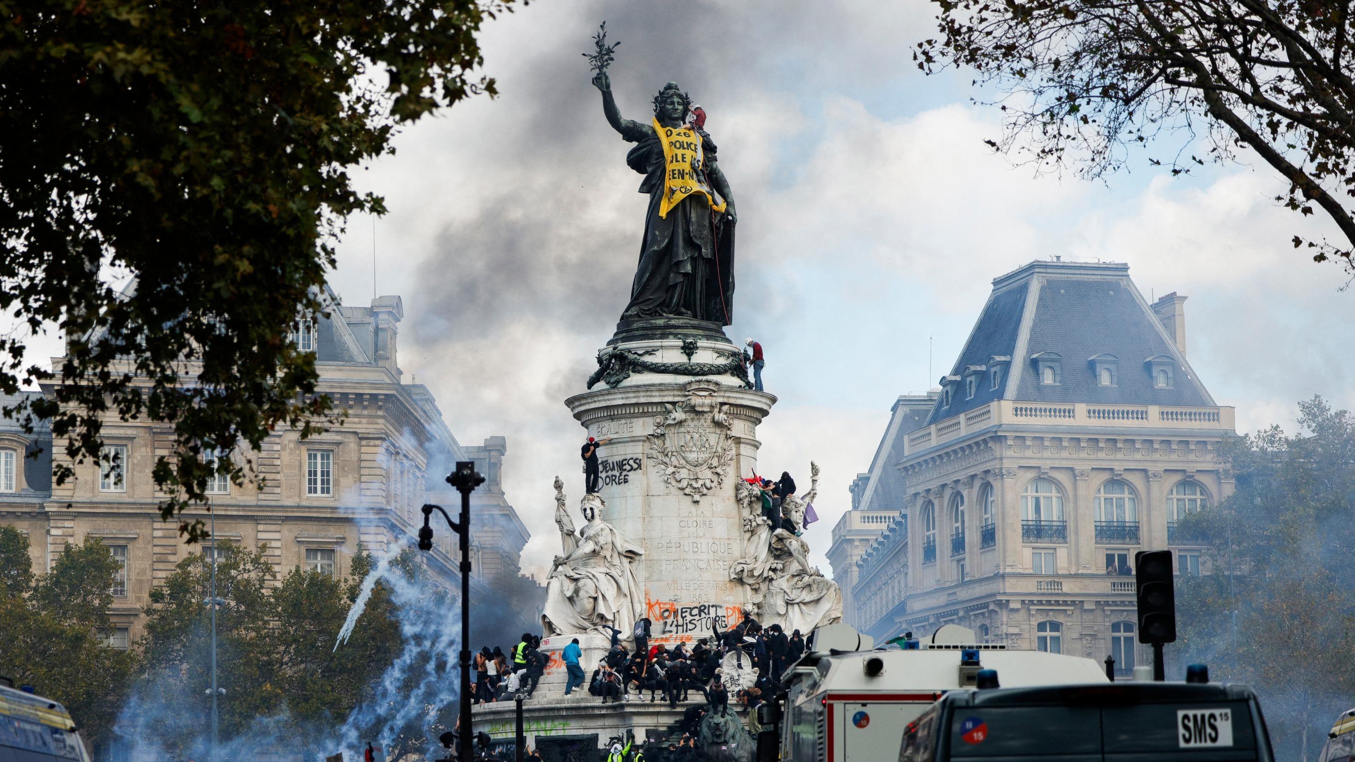 EN DIRECT - Manifestations du 17 octobre : une flambée de violences à Paris, Marseille et Lyon en marge des cortèges, au moins 272 interpellations
