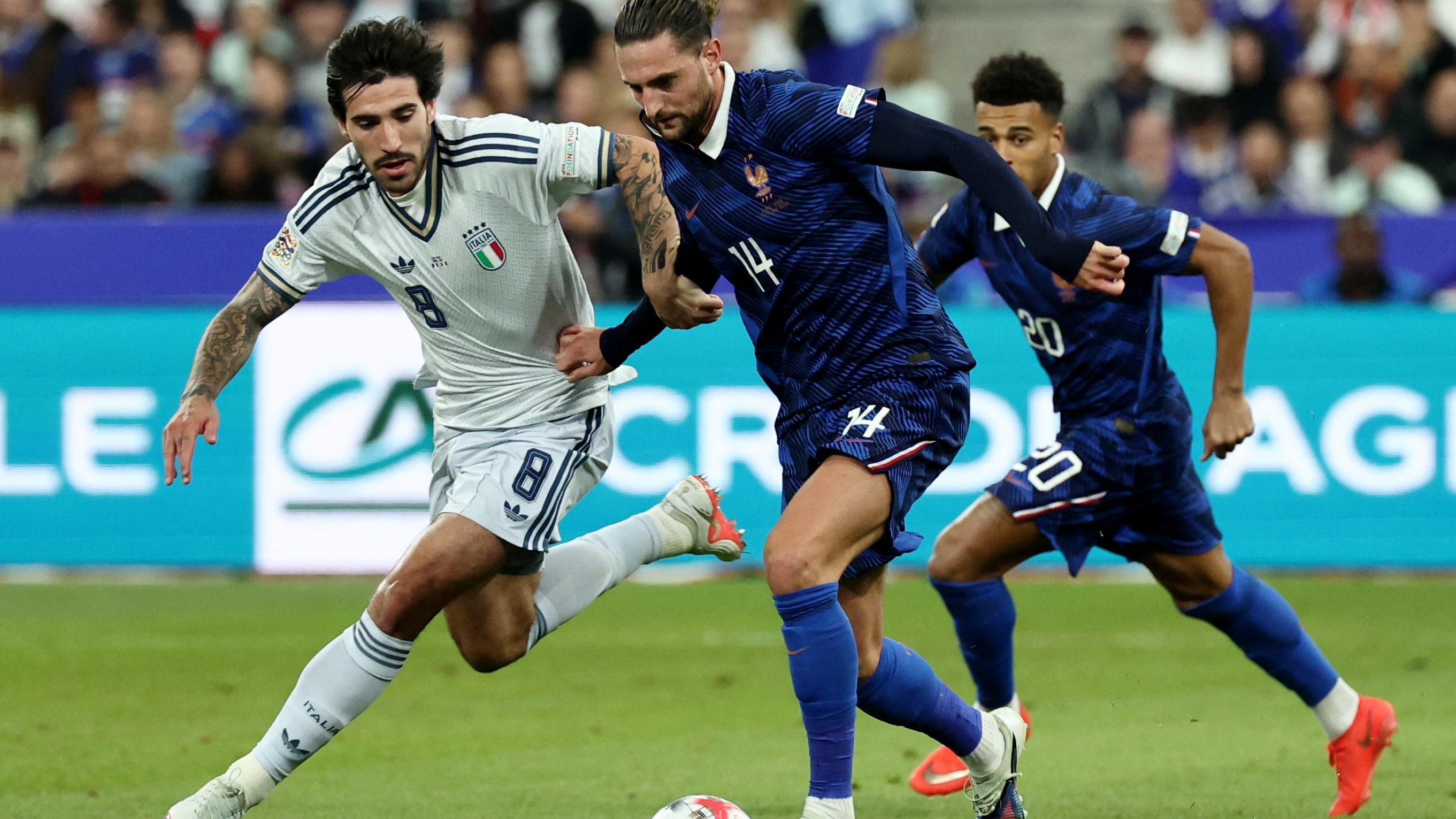 EN DIRECT - France-Italie : coup de froid au Stade de France, les Bleus punis après une énorme erreur