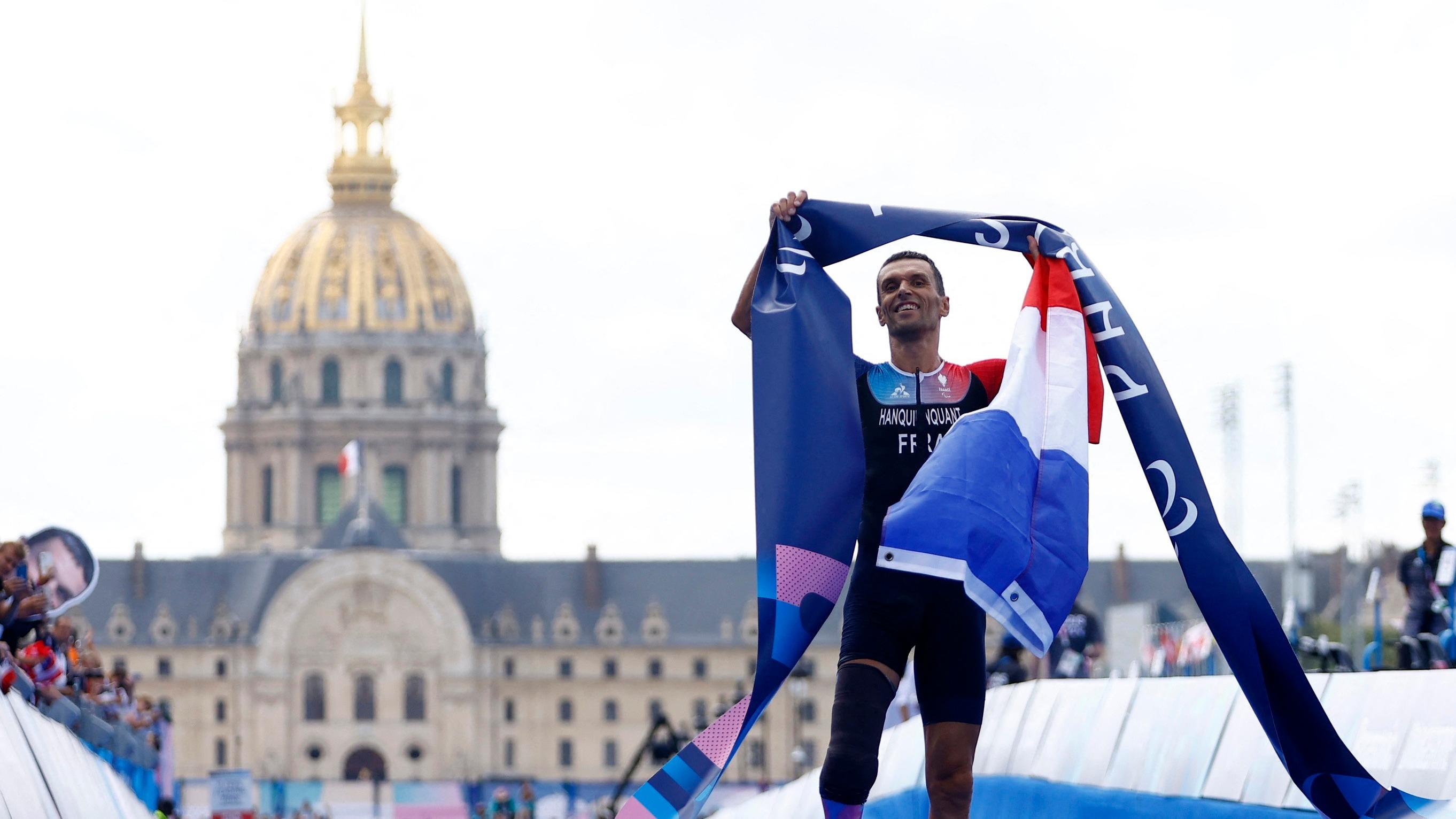 Jeux paralympiques : «J’étais sur un nuage», le porte-drapeau Alexis Hanquinquant s’impose en patron sur le paratriathlon