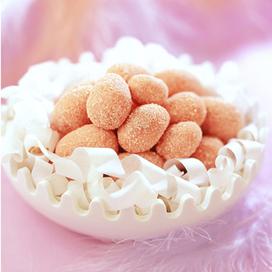 Œufs de Pâques en biscuits roses