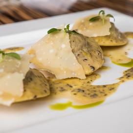 Ravioles de foie gras, émulsion à la truffe