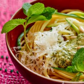 Spaghettis à la courgette et à la menthe