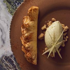 Ananas rôti à la broche, vanille et piment