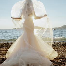 Habituées à consommer de la mode circulaire dans la vie de tous les jours, des futures mariées n'hésitent plus à sauter le pas de la location pour la robe la plus symbolique de leur vie.