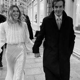 Camille Charrière a opté pour la transparence et le sexy pour son mariage. (Paris, le 11 décembre 2021.)