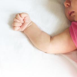 Automne, Cézanne, Déotille... 60 des prénoms les plus rares et originaux de France pour une fille