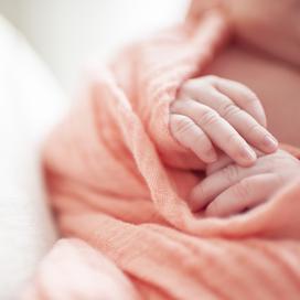 Élisabeth, Constance, Aliénor, Blanche... 23 prénoms de reines pour une petite fille