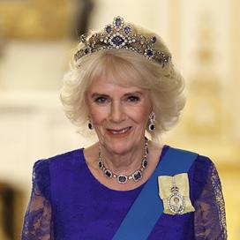 La reine Camilla porte les saphirs d'Elizabeth II à Londres
