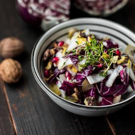 Salade d'endives au poulet et aux noix