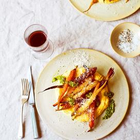 Carottes rôties, polenta et sauce verte