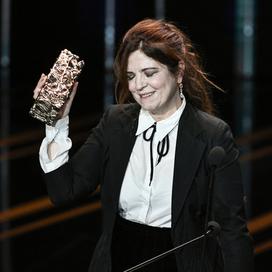 «Quand elle vous aime, c'est pour la vie»: Jamel Debbouze fait couler les larmes d’Agnès Jaoui aux César 2024