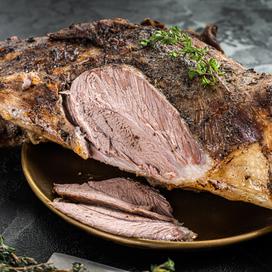 Gigot d'agneau en croûte au poivre blanc