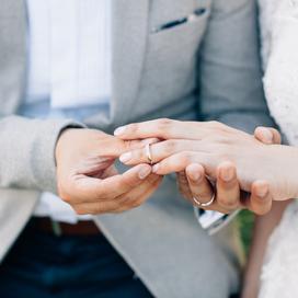 Les femmes, qui portent la charge quasi totale de l’organisation du mariage, arrivent parfois jusqu’au burn-out.