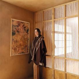 «On oublie qu'on est à Paris» : visite privée d'une incroyable maison d'artiste en bois et pisé, dans le 18e arrondissement