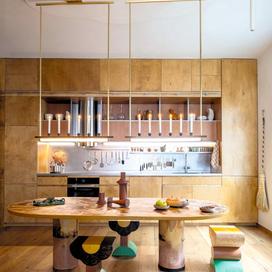 «On oublie qu'on est à Paris» : visite privée d'une incroyable maison d'artiste en bois et pisé, dans le 18e arrondissement