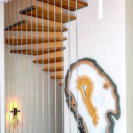 «On oublie qu'on est à Paris» : visite privée d'une incroyable maison d'artiste en bois et pisé, dans le 18e arrondissement