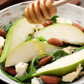 Salade aux poires et aux amandes