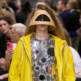 Qu’est-ce que la wrong jacket theory, cette tendance mode qui va sauver vos soirées d’hiver ?