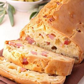 Cake aux olives et aux lardons