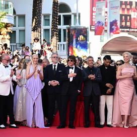 La montée des marches de Tom Cruise fait chavirer Cannes