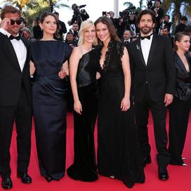 La montée des marches de Léa Drucker pour Dossier 137