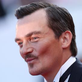 Le tapis rouge de The Phoenician Scheme, de Wes Anderson, enfin du glamour sur les marches de Cannes