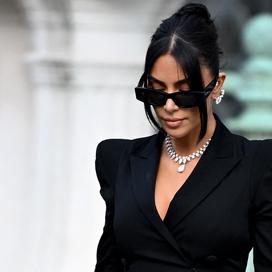 Pendant ce temps, Kim Kardashian décroche enfin son diplôme de droit après six ans d’études