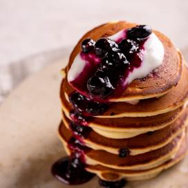 Pancakes à la confiture de cassis