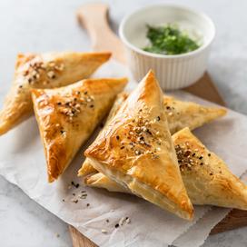 Brick au fromage de chèvre, thym et romarin