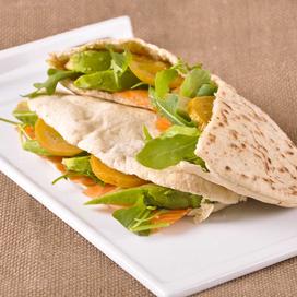 Pita de saumon, avocat et citron confit