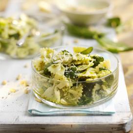 Salade papillon aux épinards frais et basilic