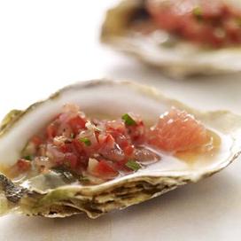 Huîtres grillées, pamplemousse et piment de Cayenne