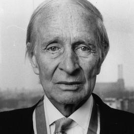 «Un charlatan de la pire espèce» : l’histoire oubliée de Laurens van der Post, le gourou de Charles III dans les années 80